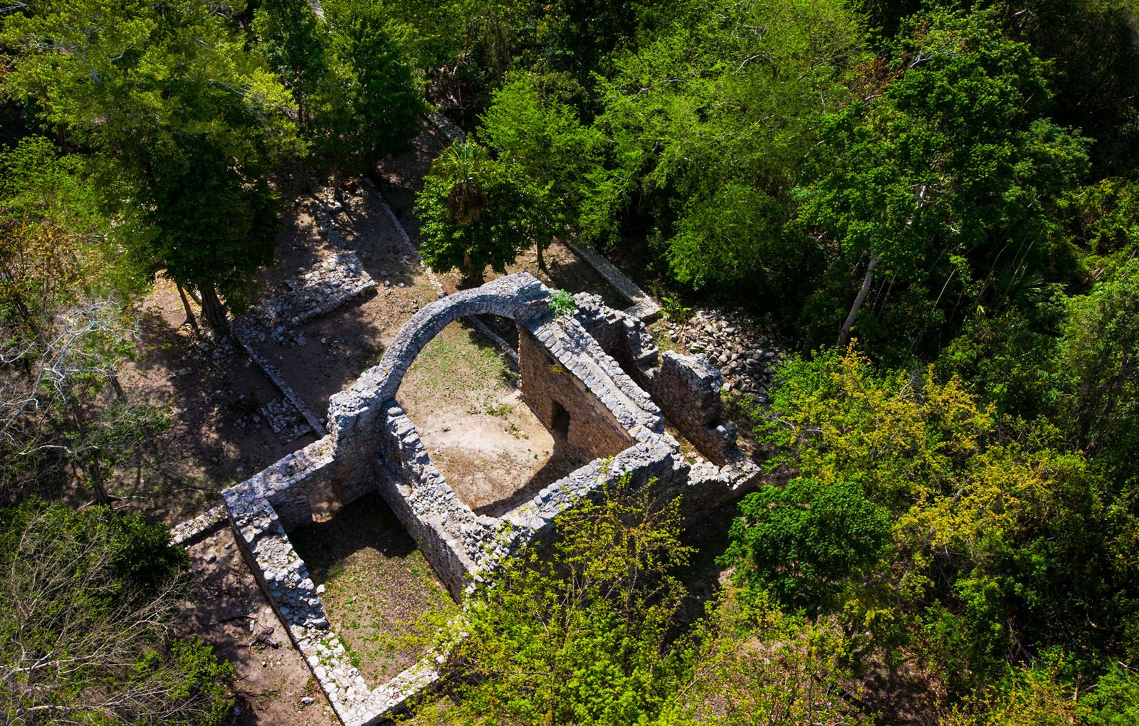 Arquitectura maya en la Zona Arqueológica de Oxtankah
